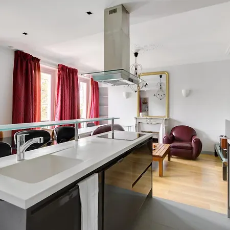 Moderne Avec Cuisine Equipee Et Balcon * Paryż