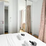 Moderne Avec Cuisine Equipee Et Balcon *