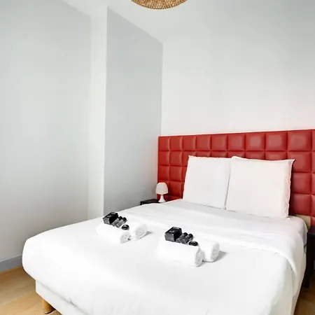 Moderne Avec Cuisine Equipee Et Balcon