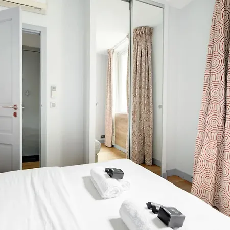 Moderne Avec Cuisine Equipee Et Balcon *