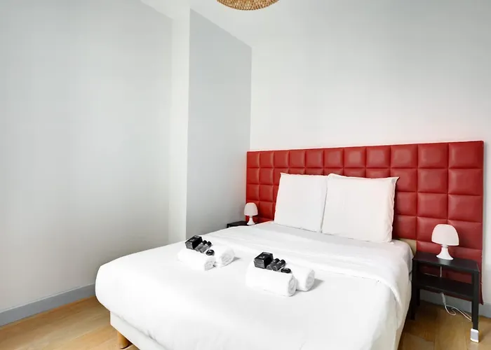 Moderne Avec Cuisine Equipee Et Balcon