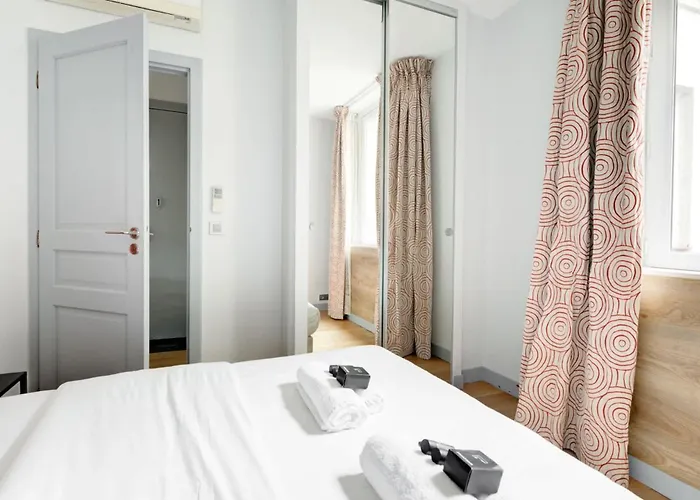 Moderne Avec Cuisine Equipee Et Balcon *