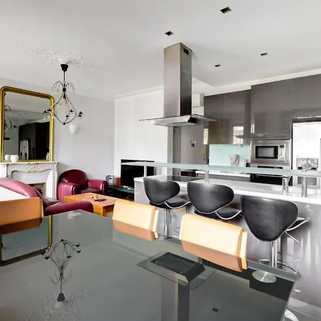 アパート Moderne Avec Cuisine Equipee Et Balcon パリ