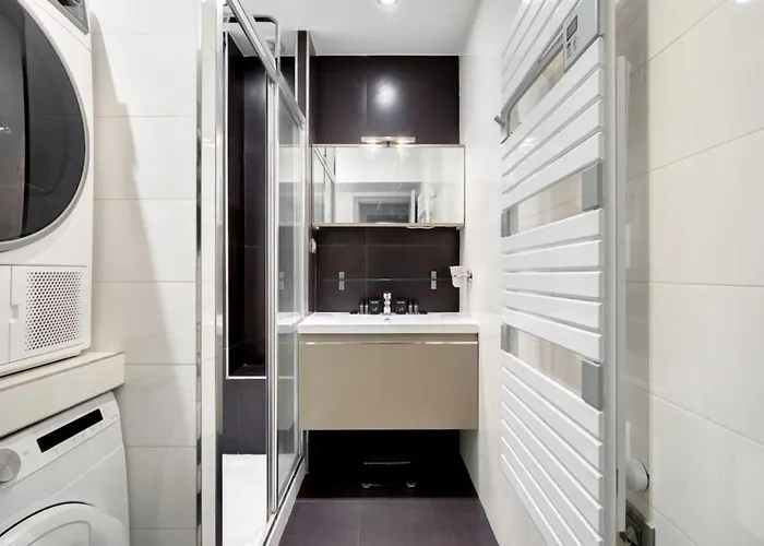 Moderne Avec Cuisine Equipee Et Balcon アパート パリ