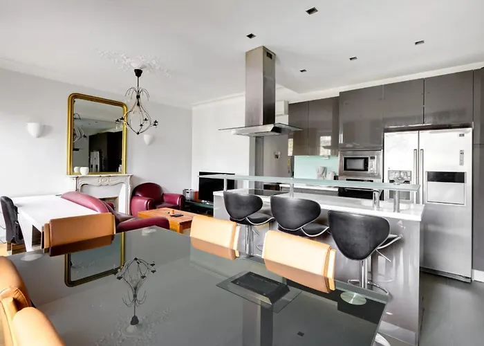 アパート Moderne Avec Cuisine Equipee Et Balcon パリ