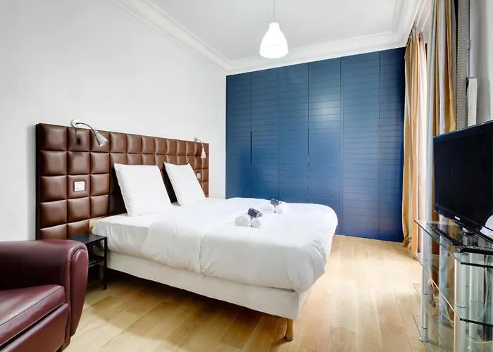 Moderne Avec Cuisine Equipee Et Balcon パリ